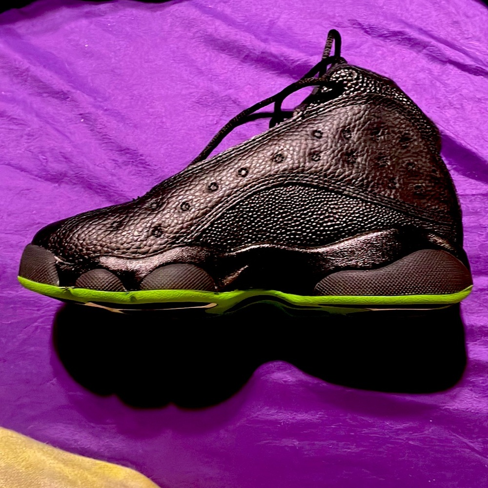 Brand New Jordan 13 retro ALL BLACK 2y